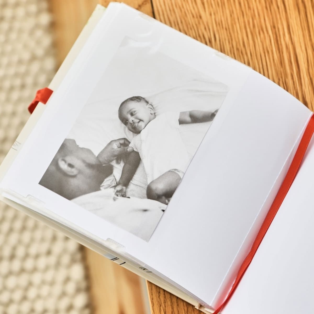 How to Create a Christmas Scrapbook For Your Baby’s 1st Christmas