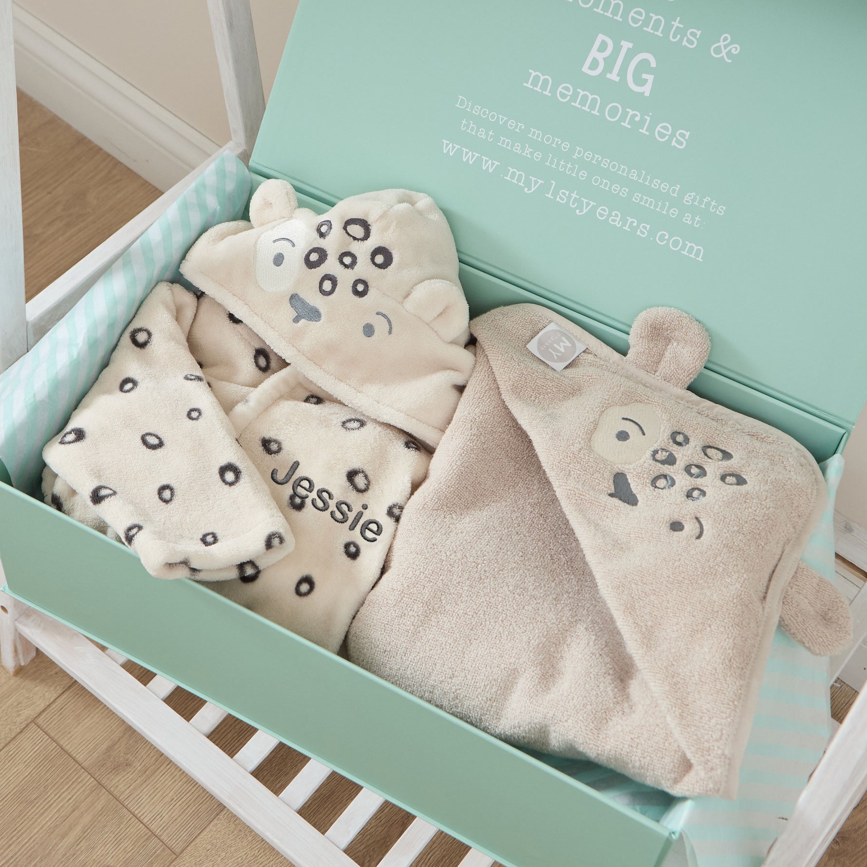 Personalised Leopard Splash & Snuggle Gift Set