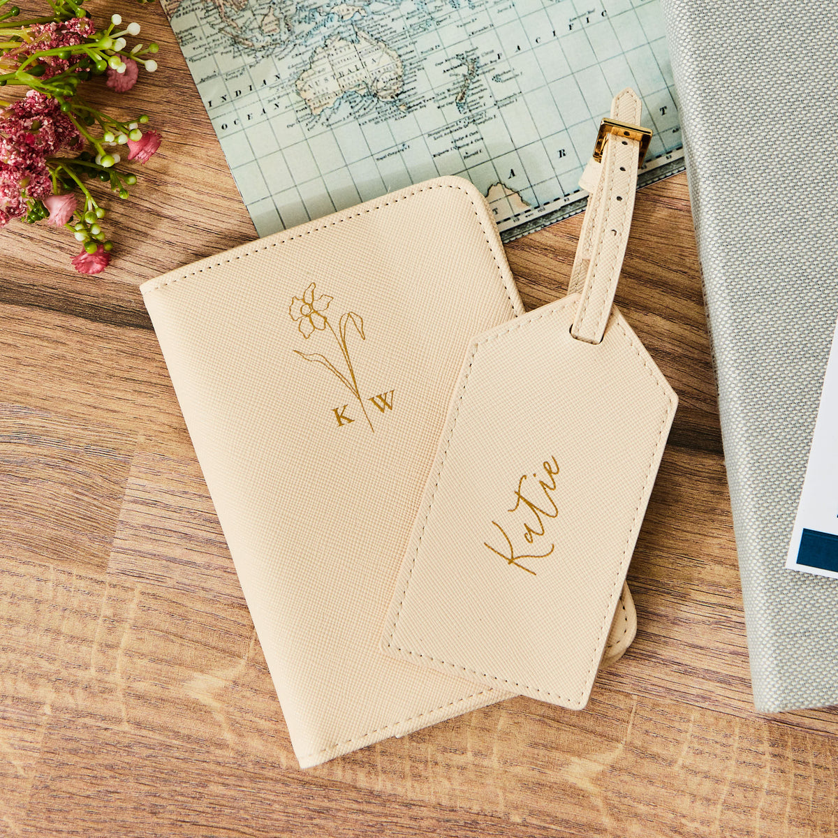 Personalised Birth Flower Oyster Travel Set Made Yours