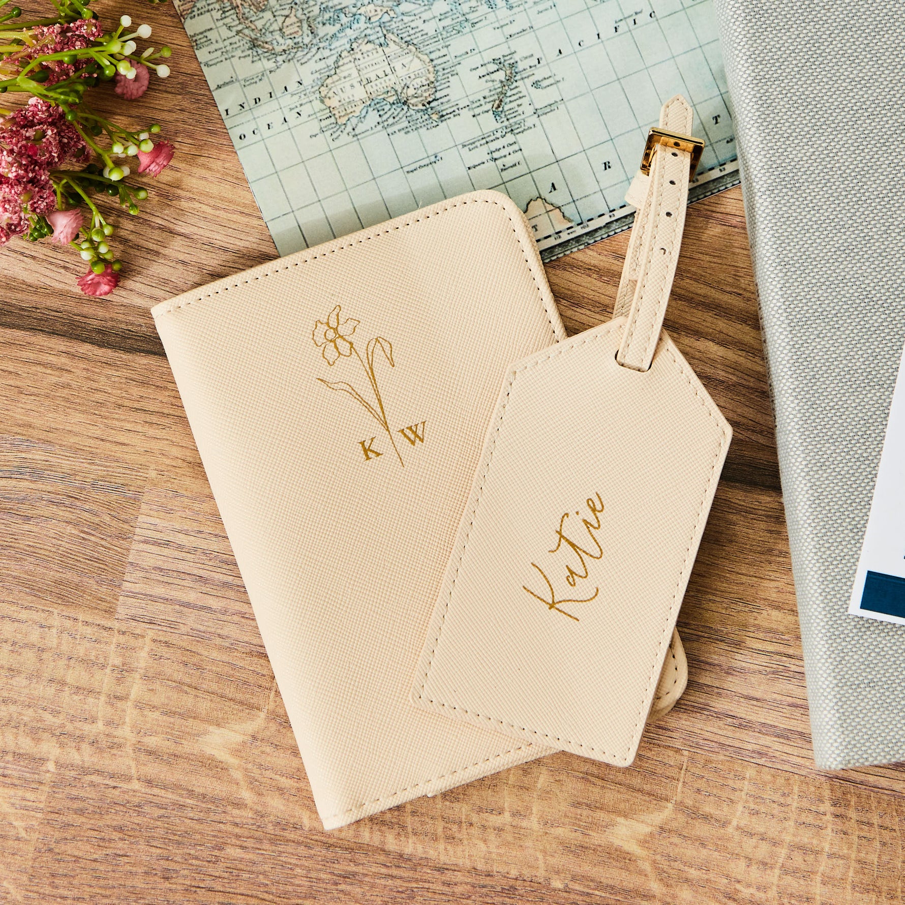 Personalised Birth Flower Oyster Travel Set by Made Yours