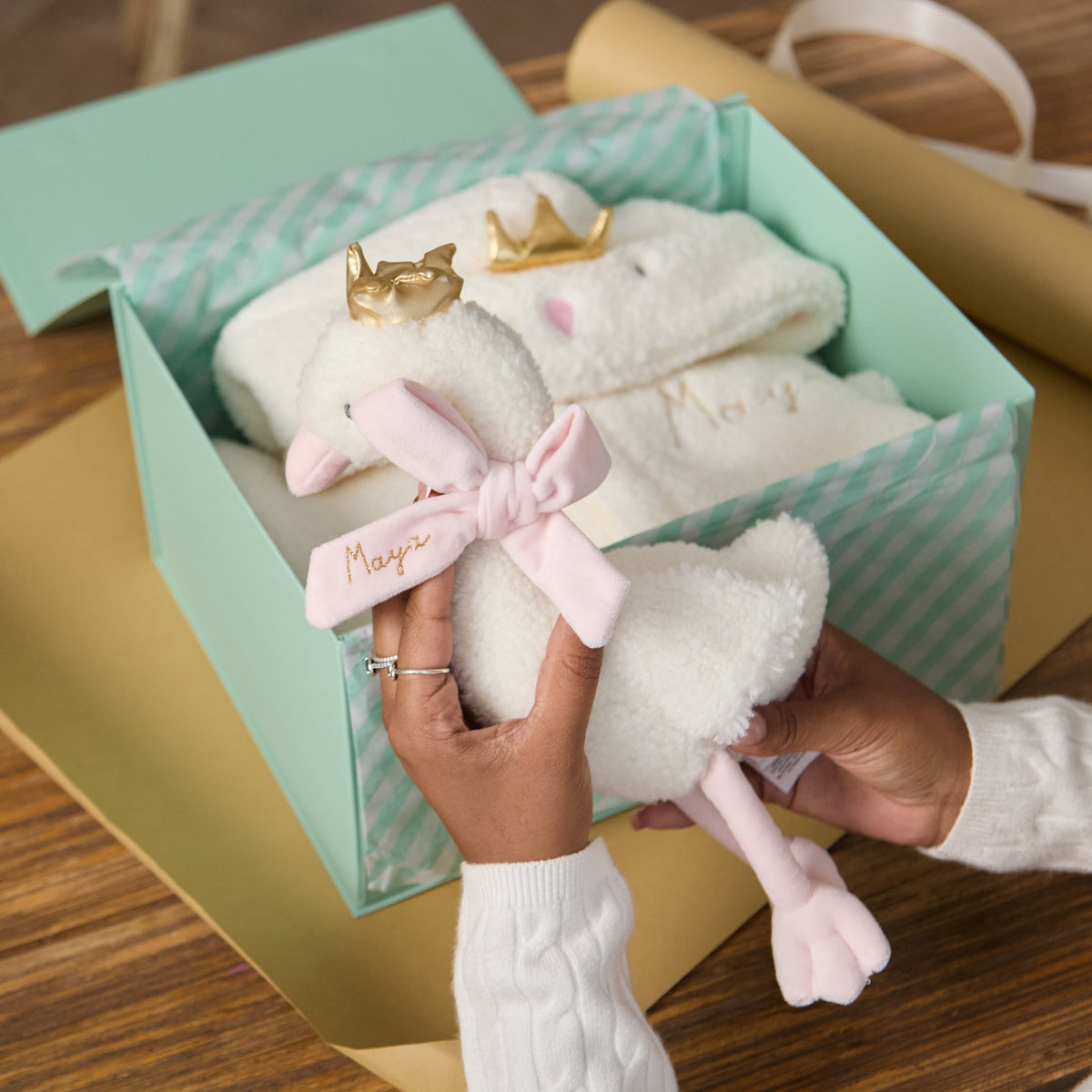 Personalised Swan Snuggle and Cuddle Gift Set