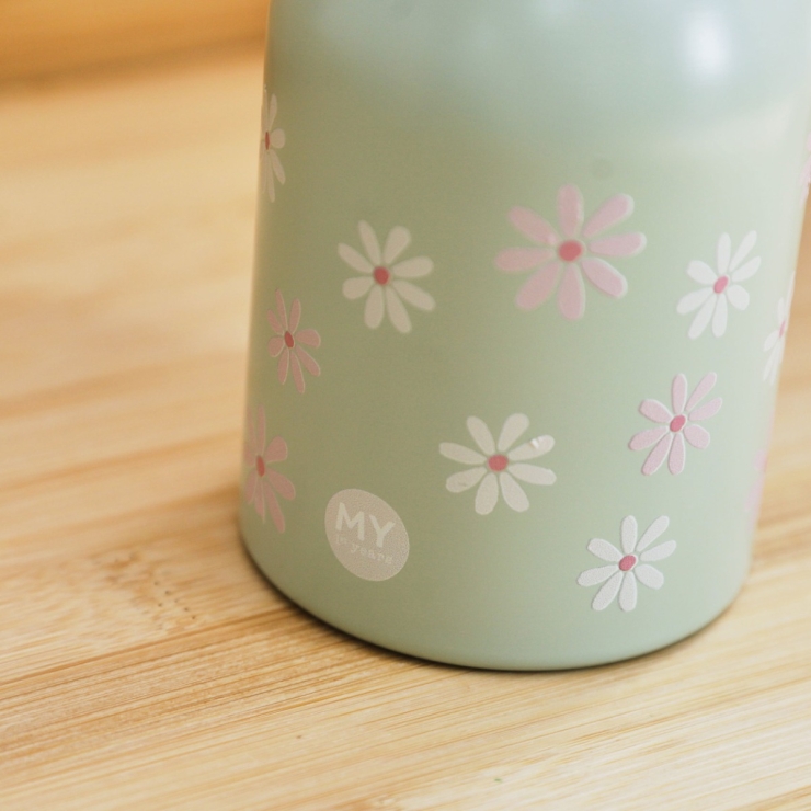 Personalized Sage Daisy Water Bottle